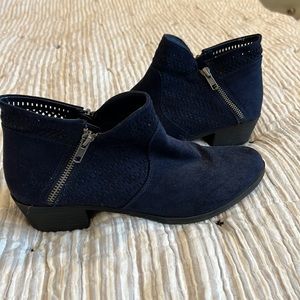 Size 9. Navy blue bootie.